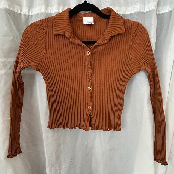 Rita Row Pike Top - Picture 3 of 4